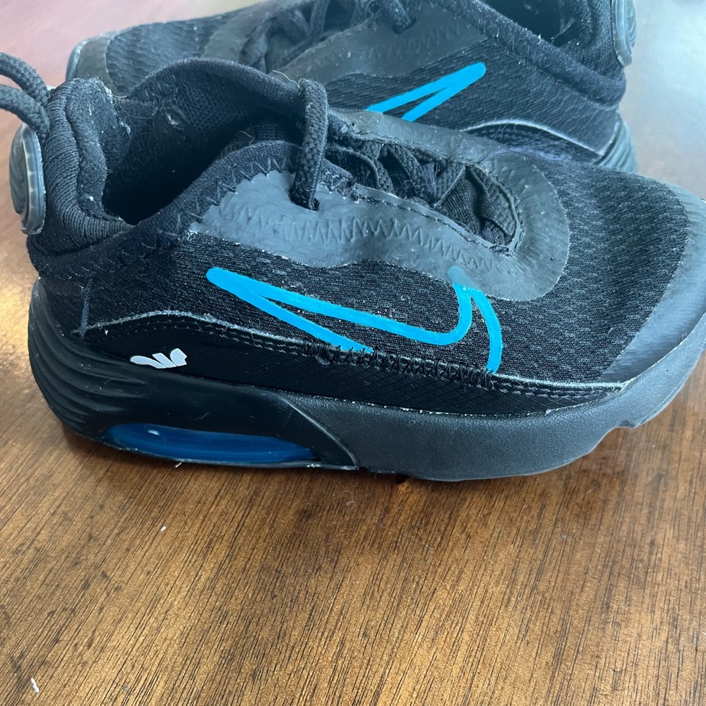 Nike air max 2090 size 7c